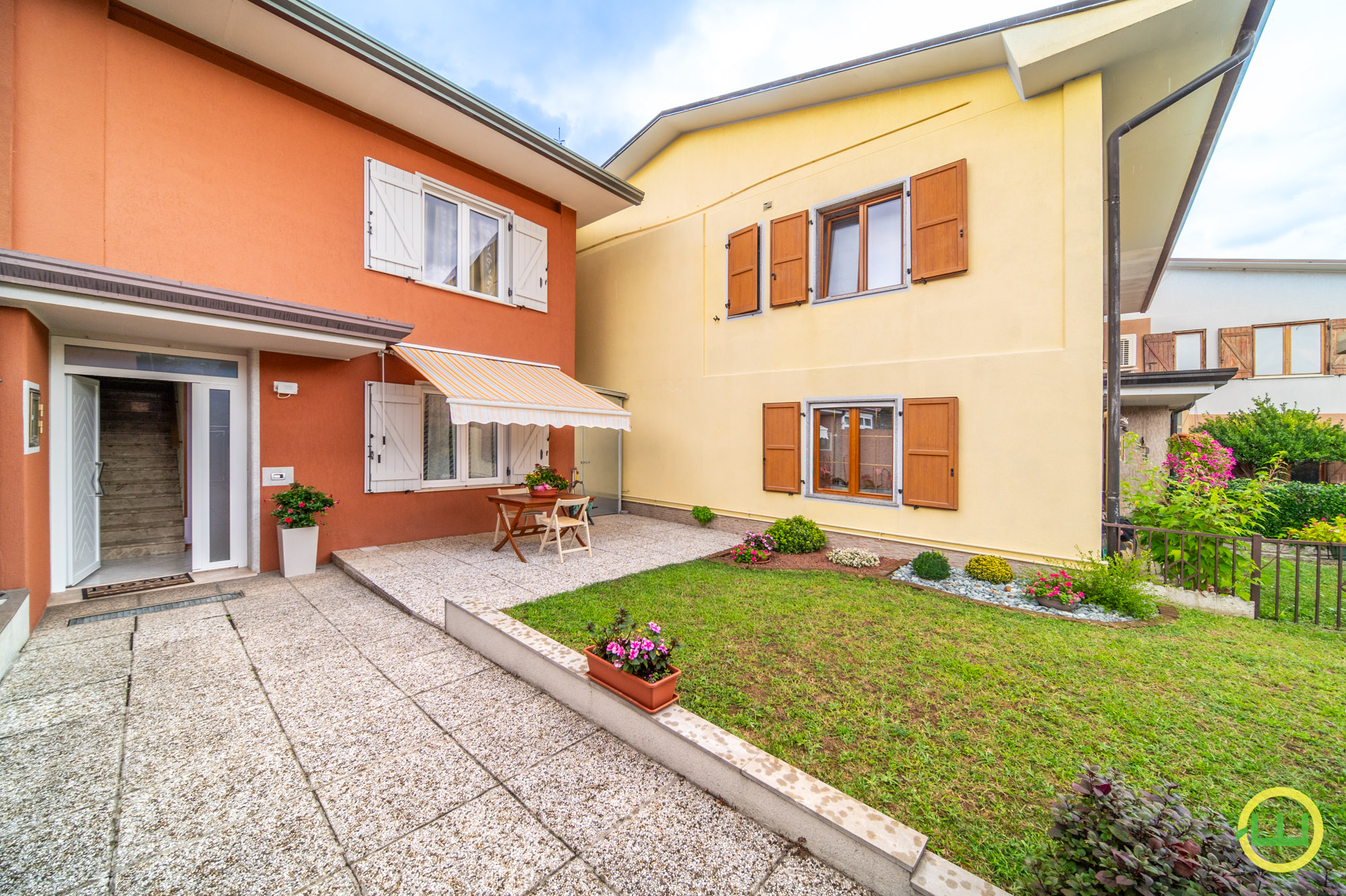 Immagine di OSOPPO VILLA A SCHIERA RISTRUTTURATA CON GIARDINO!