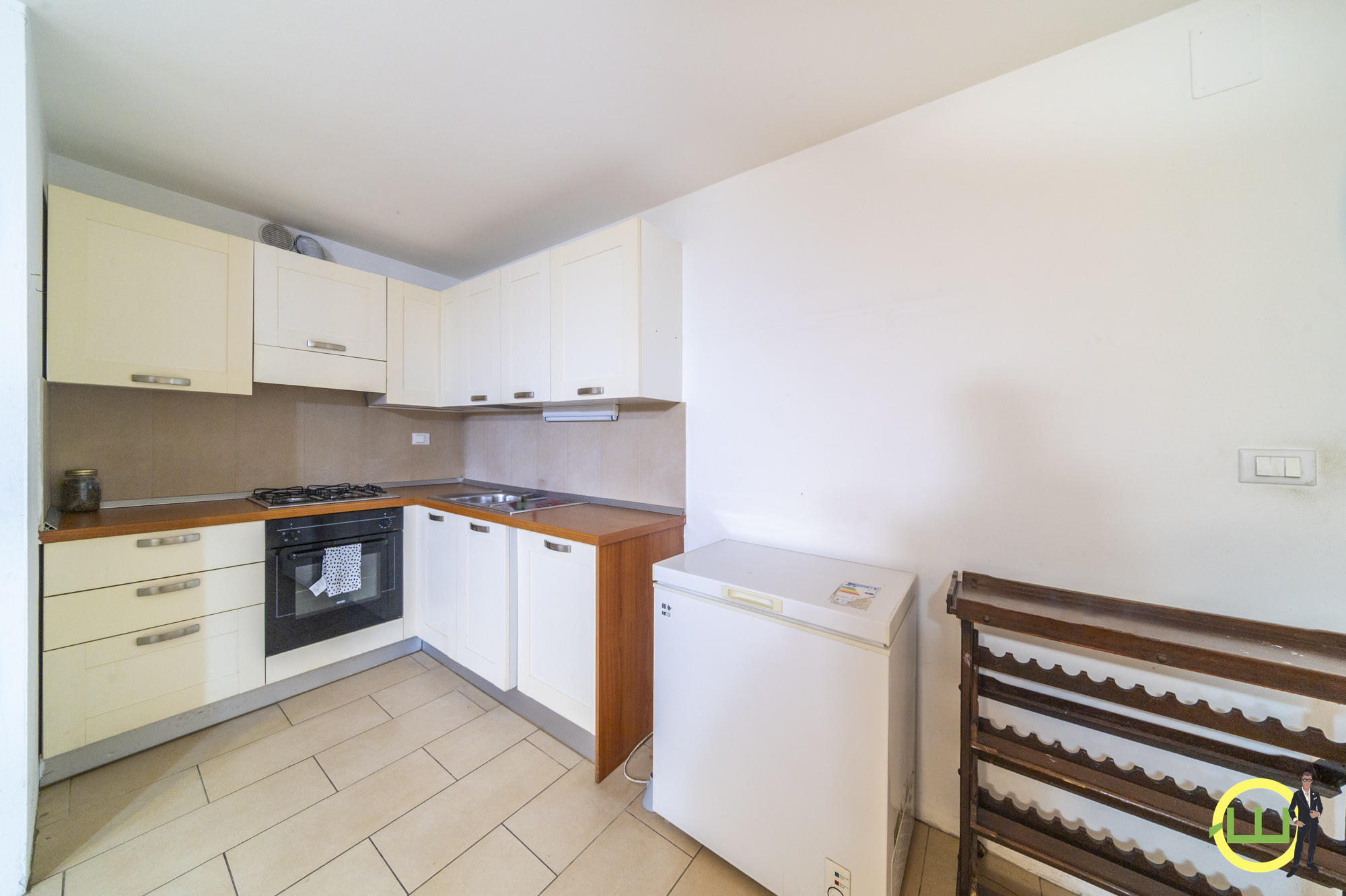 Media numero 23 di SPAZIOSA ED ELEGANTE VILLA CON TANTO TERRENO A SANTA MARIA LA LONGA