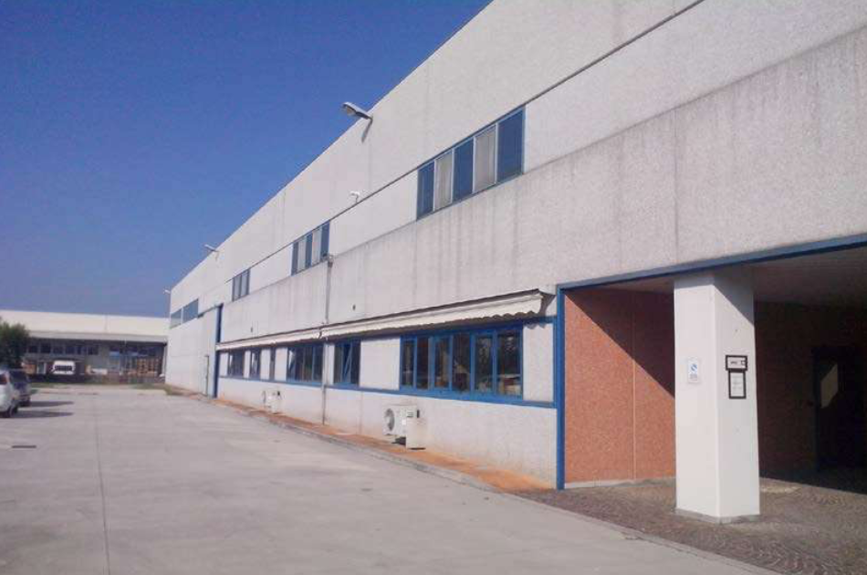 Immagine di AMPIO CAPANNONE INDUSTRIALE CON UFFICI, FAGAGNA