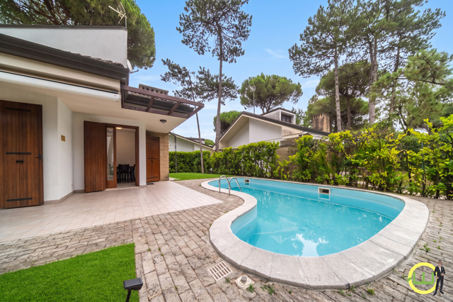 Media numero 30 di VILLA CON PISCINA LIGNANO PINETA