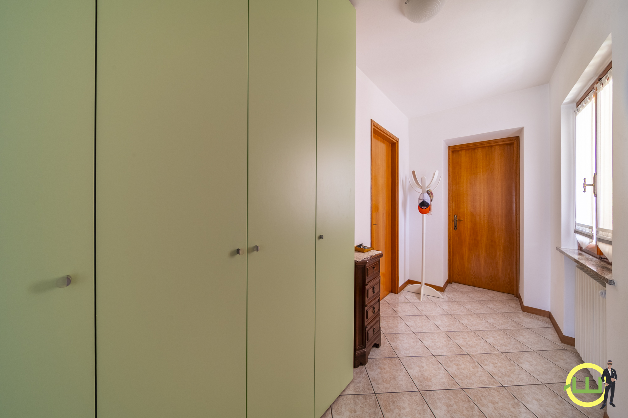 Media numero 2 di VILLA COMPOSTA DA DUE APPARTAMENTI E DUE GARAGE CON GIARDINO