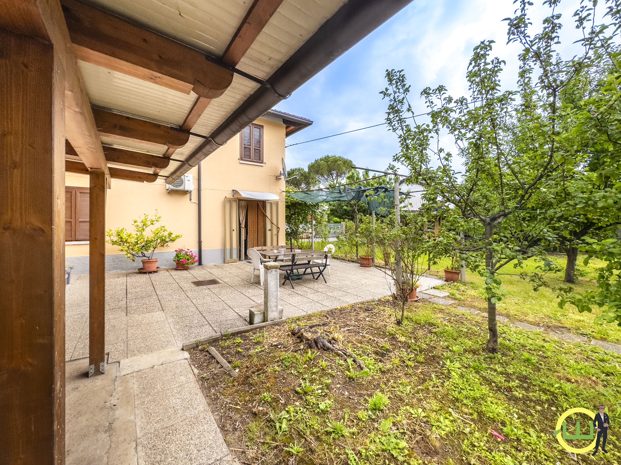 Media numero 8 di VILLA DI TESTA CON INCREDIBILE GIARDINO A UDINE
