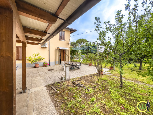 Media numero 8 di VILLA DI TESTA CON INCREDIBILE GIARDINO A UDINE