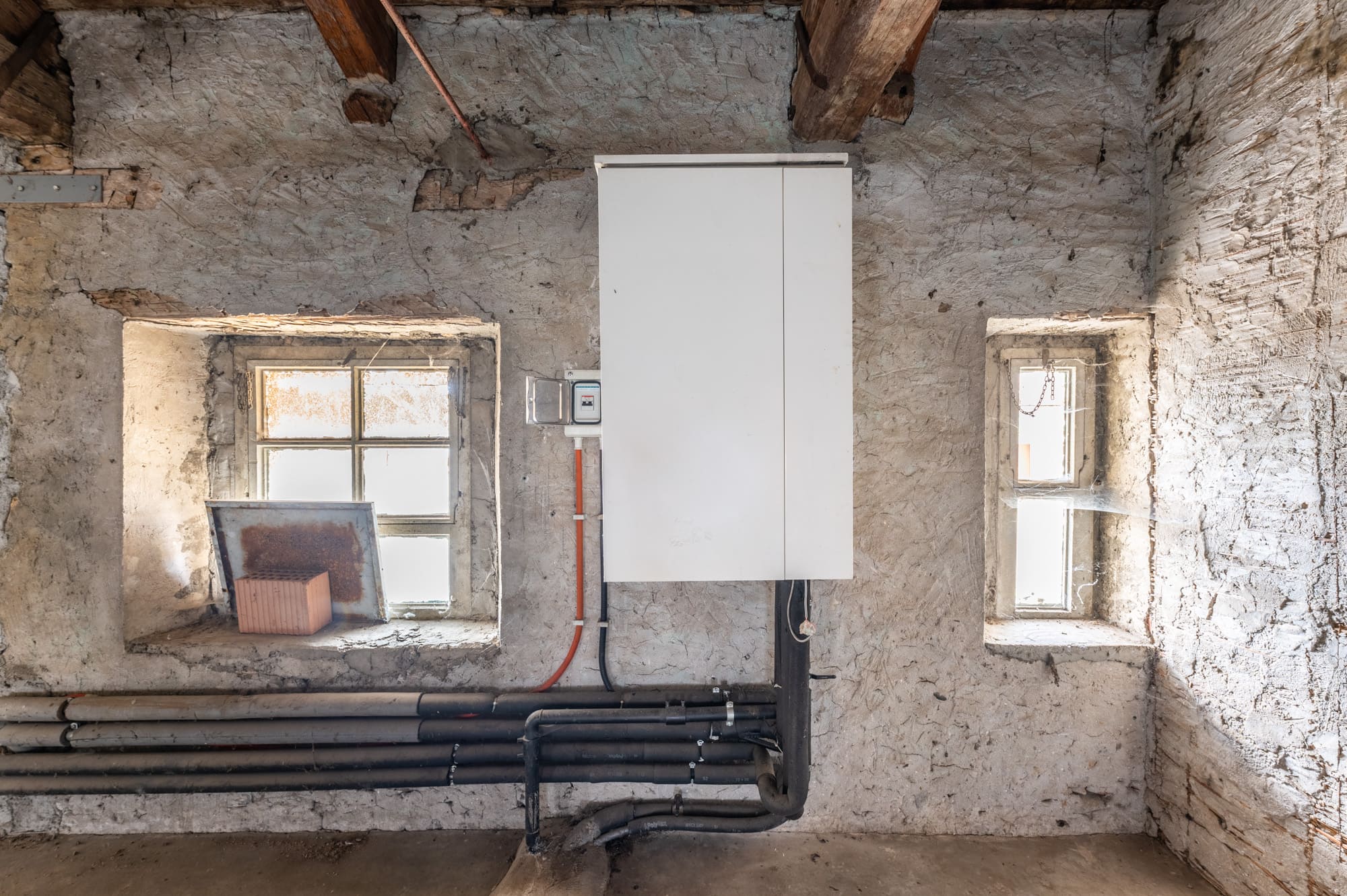 Media numero 28 di CASA SU TRE PIANI CON AMPIO ACCESSORIO DA RISTRUTTURARE A SEDEGLIANO