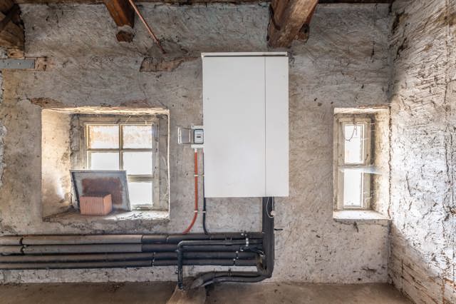 Media numero 28 di CASA SU TRE PIANI CON AMPIO ACCESSORIO DA RISTRUTTURARE A SEDEGLIANO