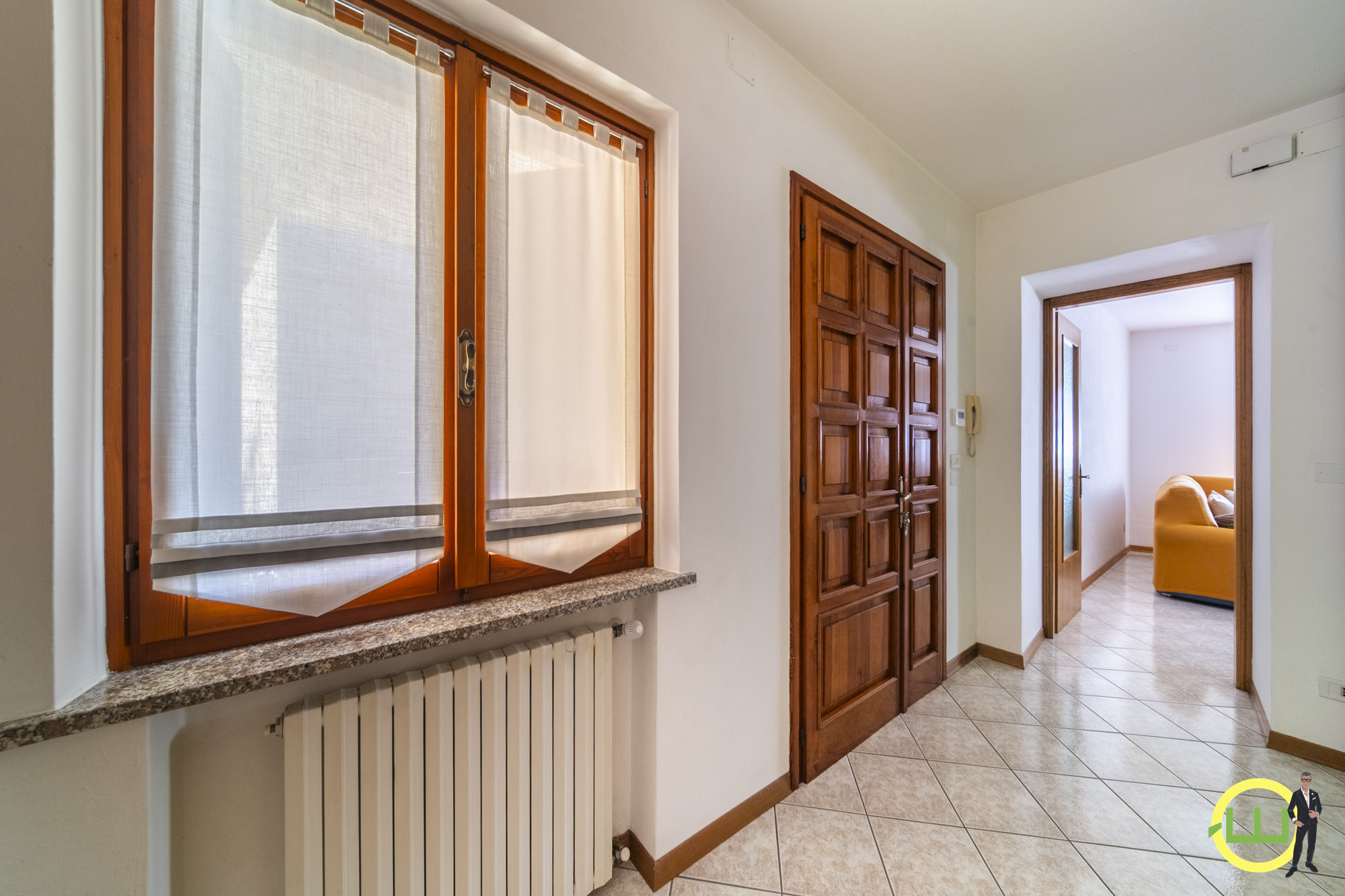 Media numero 3 di VILLA COMPOSTA DA DUE APPARTAMENTI E DUE GARAGE CON GIARDINO