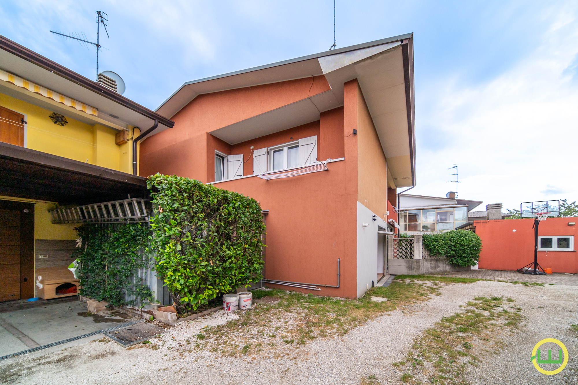 Media numero 24 di OSOPPO VILLA A SCHIERA RISTRUTTURATA CON GIARDINO!