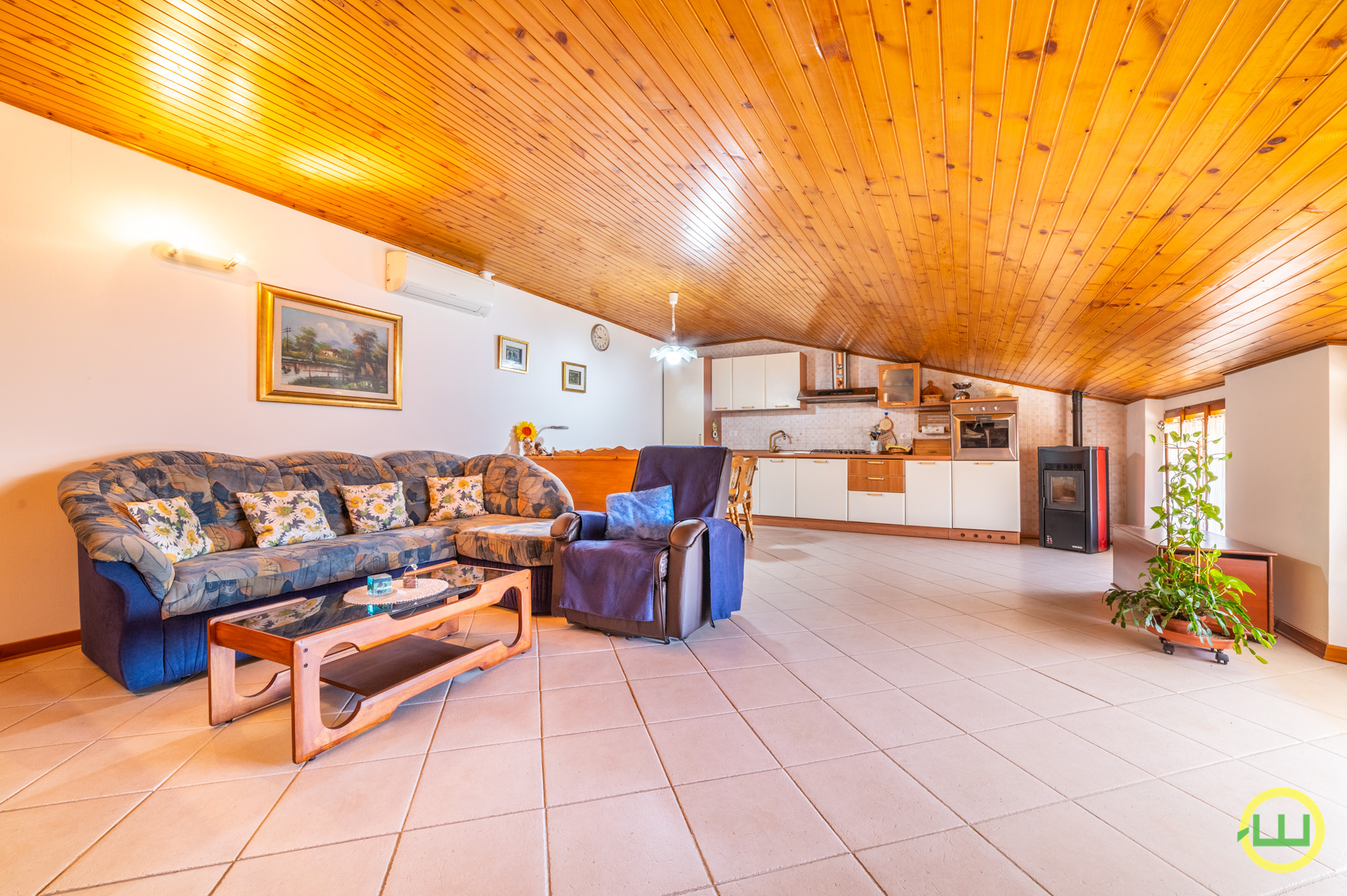 Media numero 2 di BELLISSIMO APPARTAMENTO MANSARDATO A BUJA!