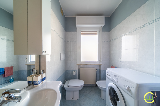 Media numero 15 di TOLMEZZO, AMPIO BICAMERE TERRAZZATO,RISTRUTTURATO CON GARAGE