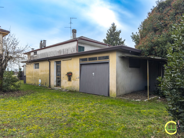 Media numero 25 di LUMINOSA PORZIONE DI VILLA CON AMPIO GIARDINO ESLUSIVO A MORSANO