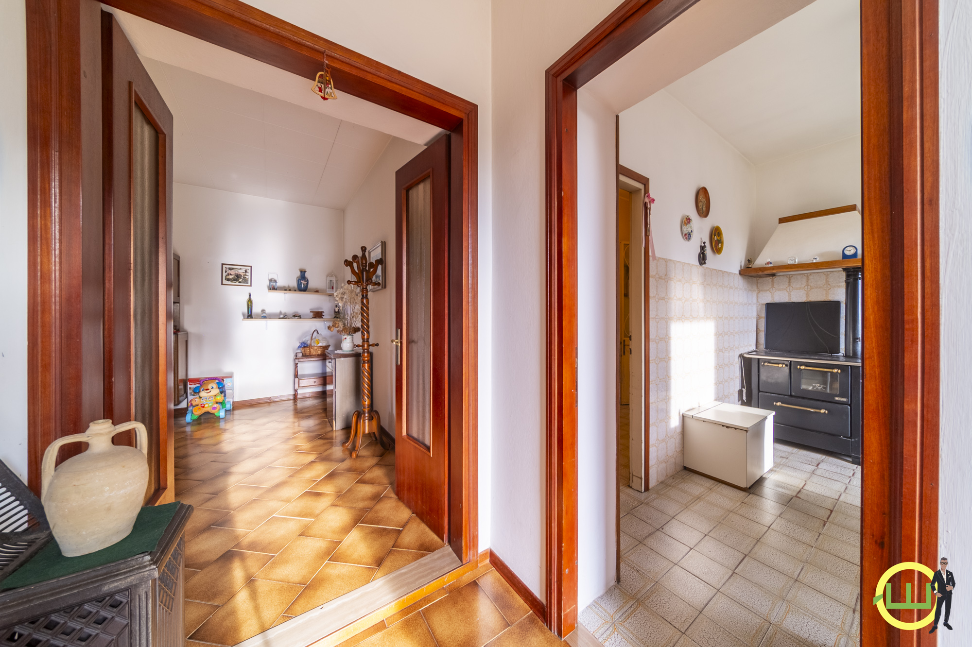 Media numero 8 di STORICA CASA ACCOSTATA CON TRE CAMERE, GARAGE E GIARDINO