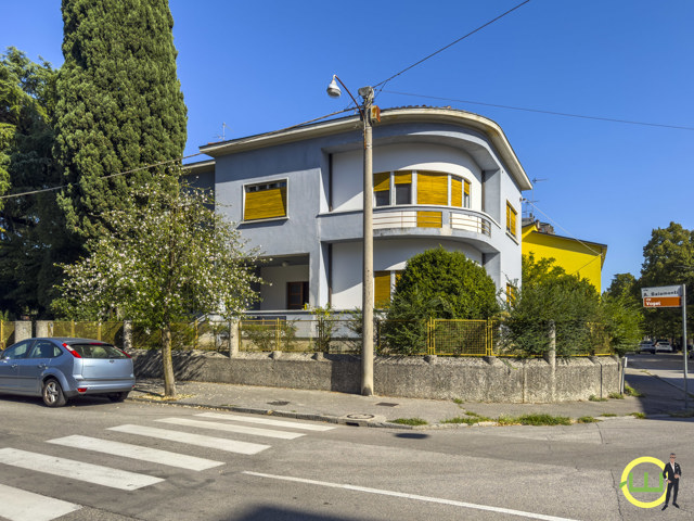 Media numero 39 di VILLA D'EPOCA CON 2 GENEROSI APPARTAMENTI E PARCO IN CENTRO A GORIZIA
