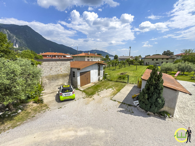 Media numero 22 di GEMONA CASA DI TESTA CON AMPIO GIARDINO!