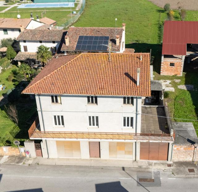 Media numero 11 di VILLA DA RISTRUTTURARE CON PROGETTO IN CENTRO A CAMINO AL TAGLIAMENTO