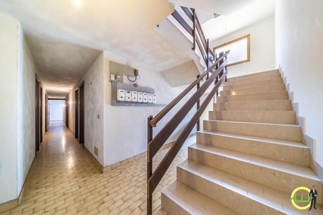 Media numero 13 di BICAMERE CON ARREDO MODERNO BOX AUTO E CANTINE - FORGARIA