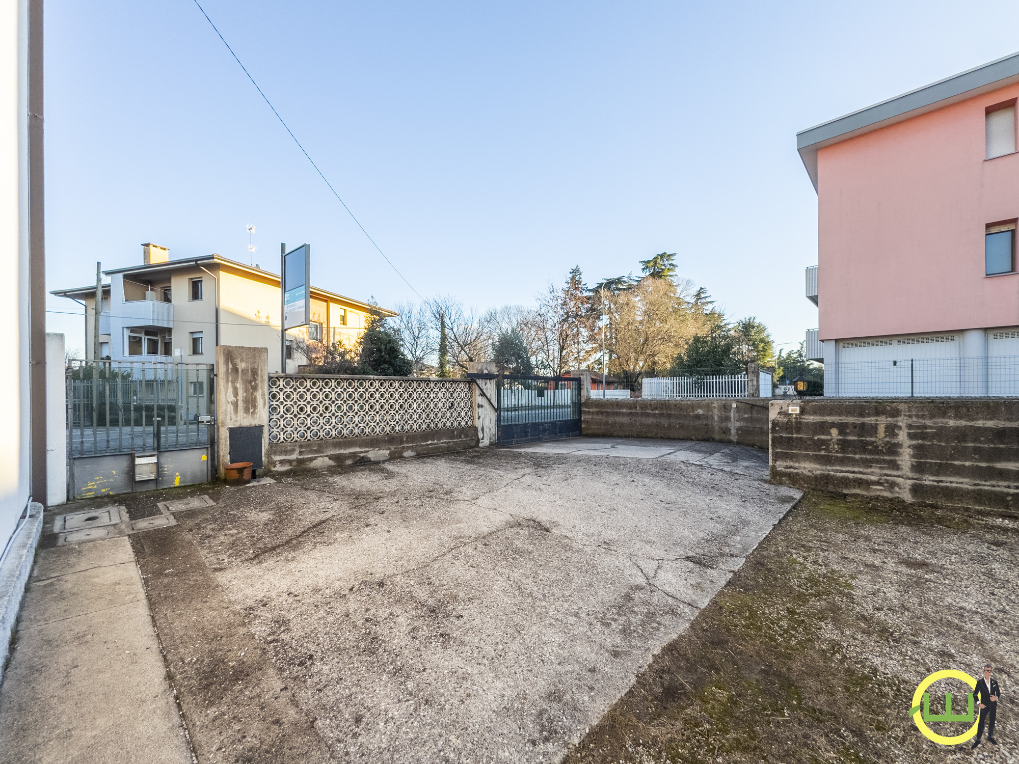 Media numero 34 di SPAZIOSA CASA INDIPENDENTE CON DOPPIO GARAGE E GIARDINO