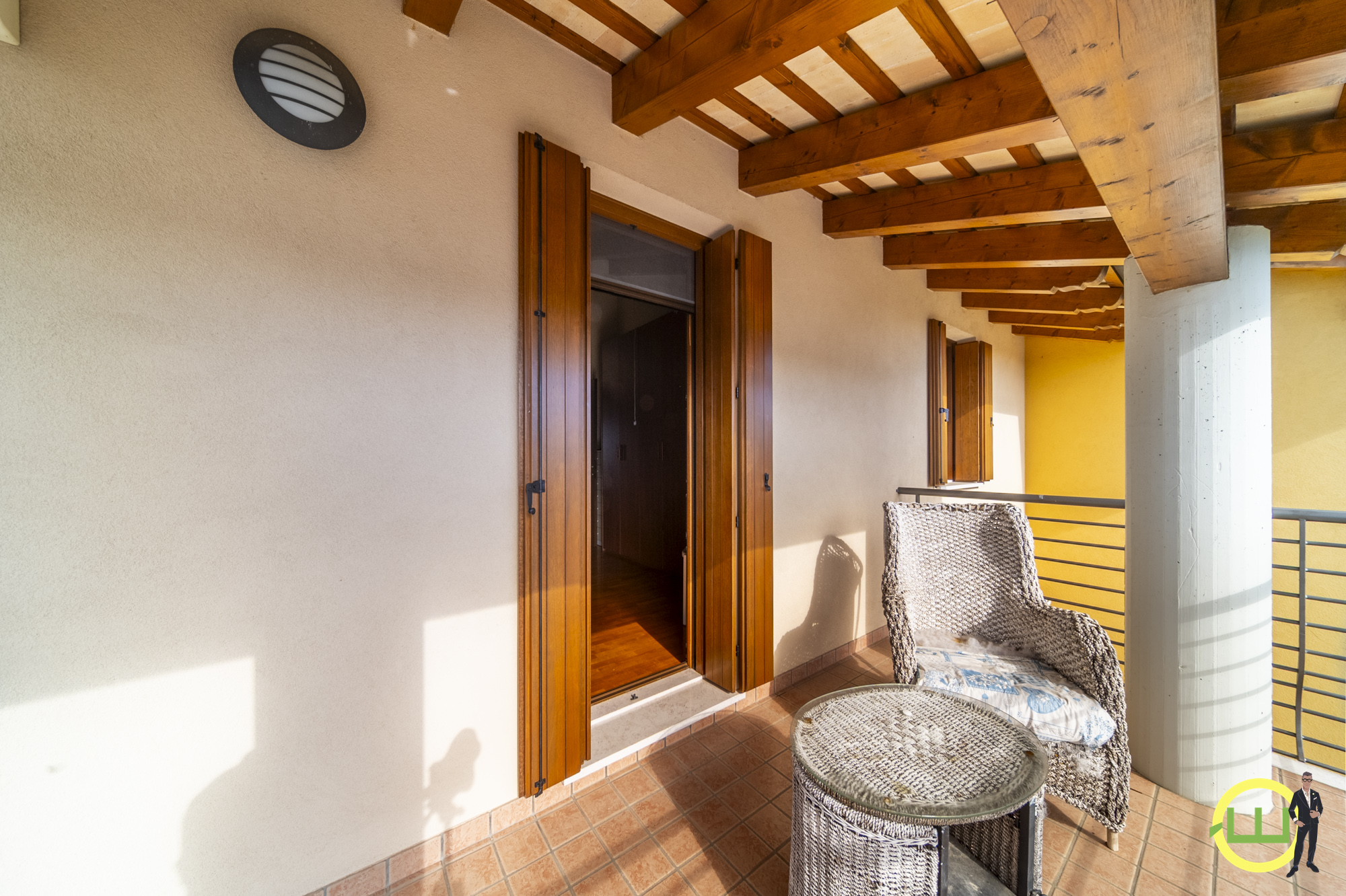 Media numero 35 di Elegante Villa a Schiera su Tre Livelli