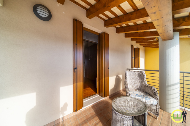 Media numero 35 di Elegante Villa a Schiera su Tre Livelli