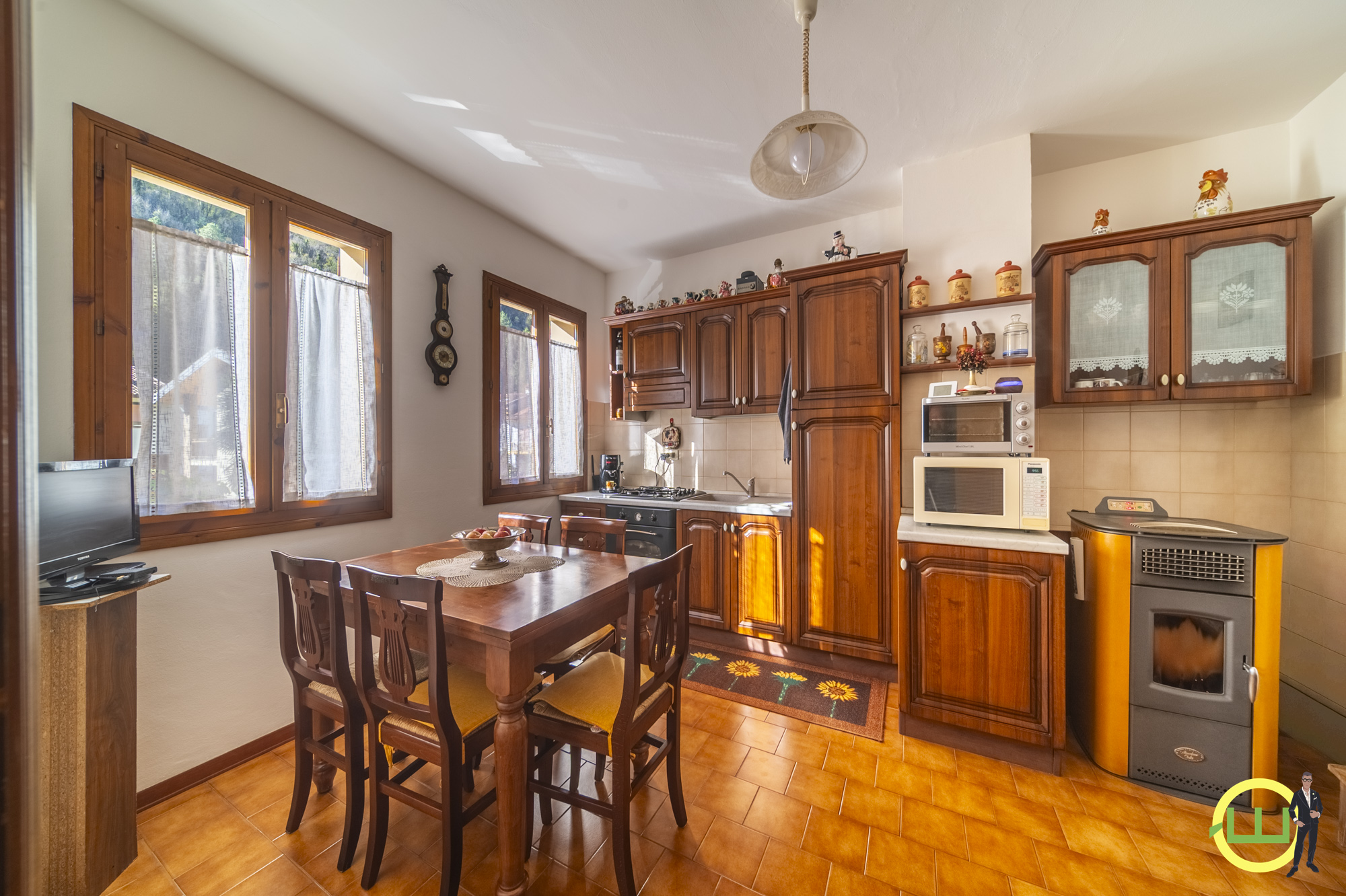 Media numero 3 di CASA IN LINEA COMPLETAMENTE ARREDATA AD AVASINIS