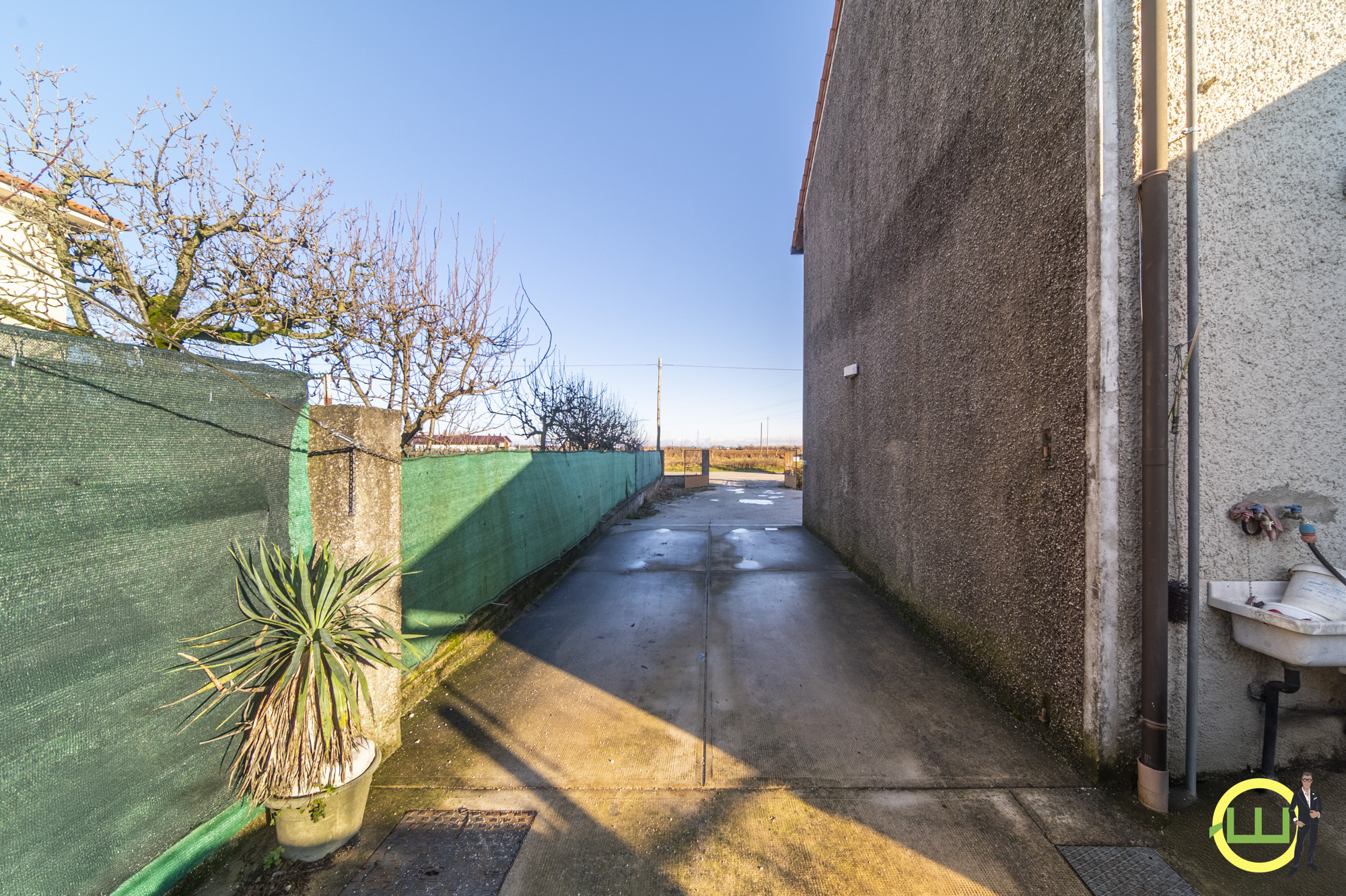 Media numero 35 di AMPIA CASA INDIPENDENTE CON TAVERNA, GARAGE E GIARDINO