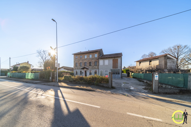 Media numero 30 di AMPIA CASA INDIPENDENTE CON TAVERNA, GARAGE E GIARDINO A SEDEGLIANO