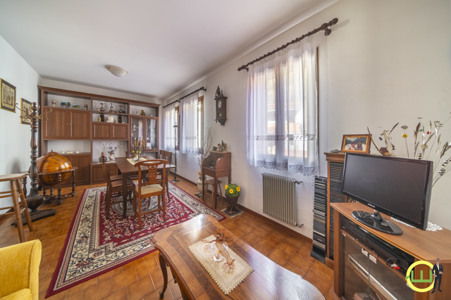 Media numero 6 di CASA IN LINEA COMPLETAMENTE ARREDATA AD AVASINIS