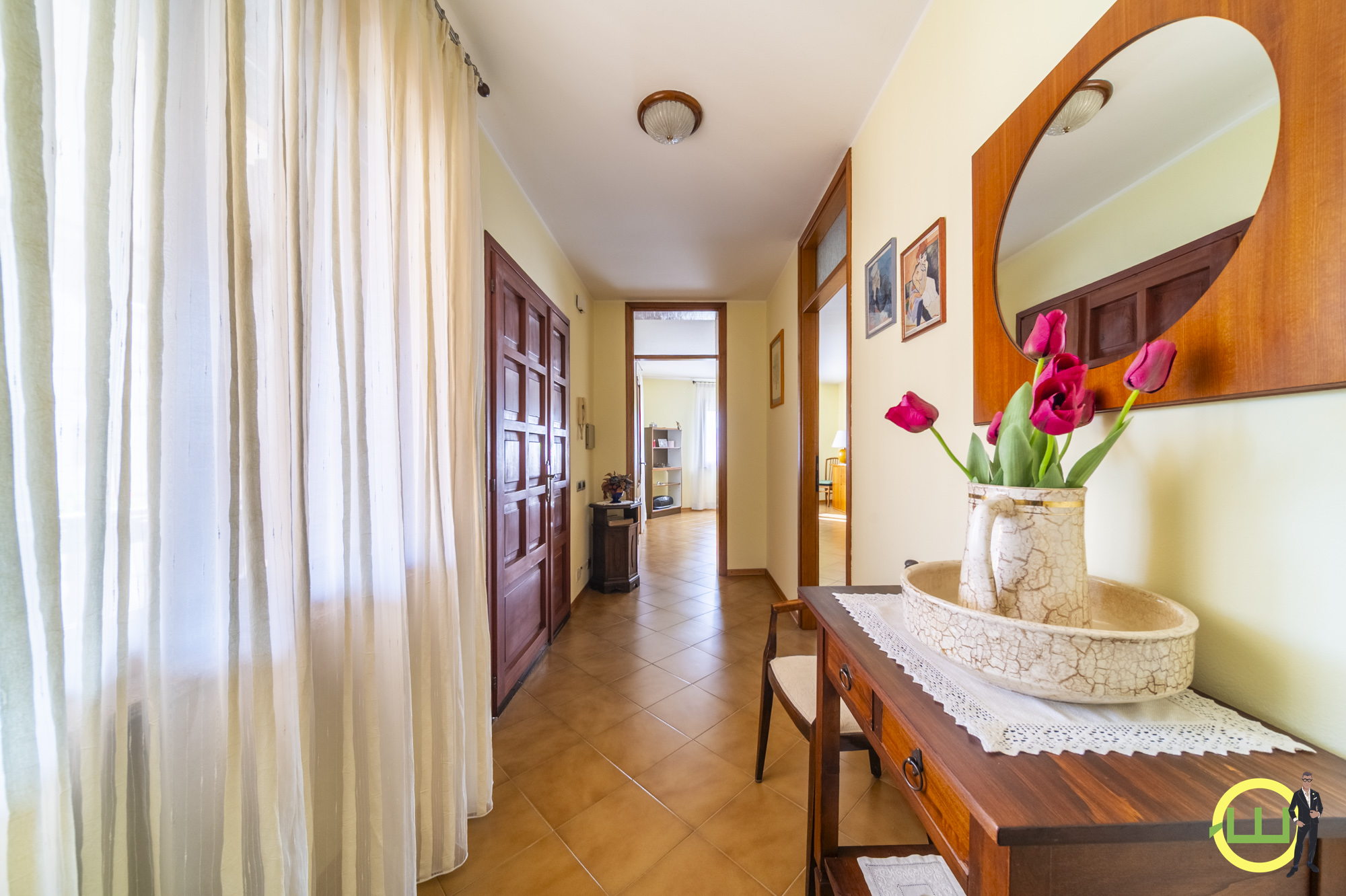 Media numero 24 di VILLA COMPOSTA DA DUE APPARTAMENTI E DUE GARAGE CON GIARDINO