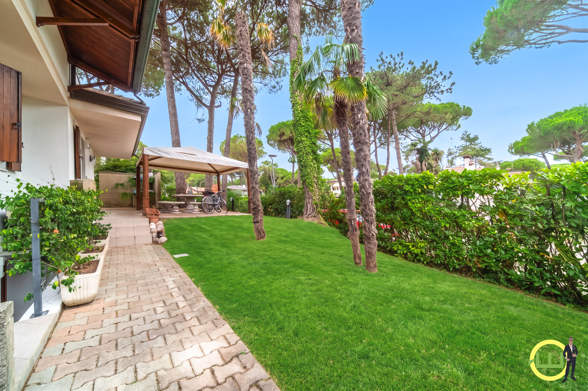 Media numero 36 di VILLA CON PISCINA LIGNANO PINETA