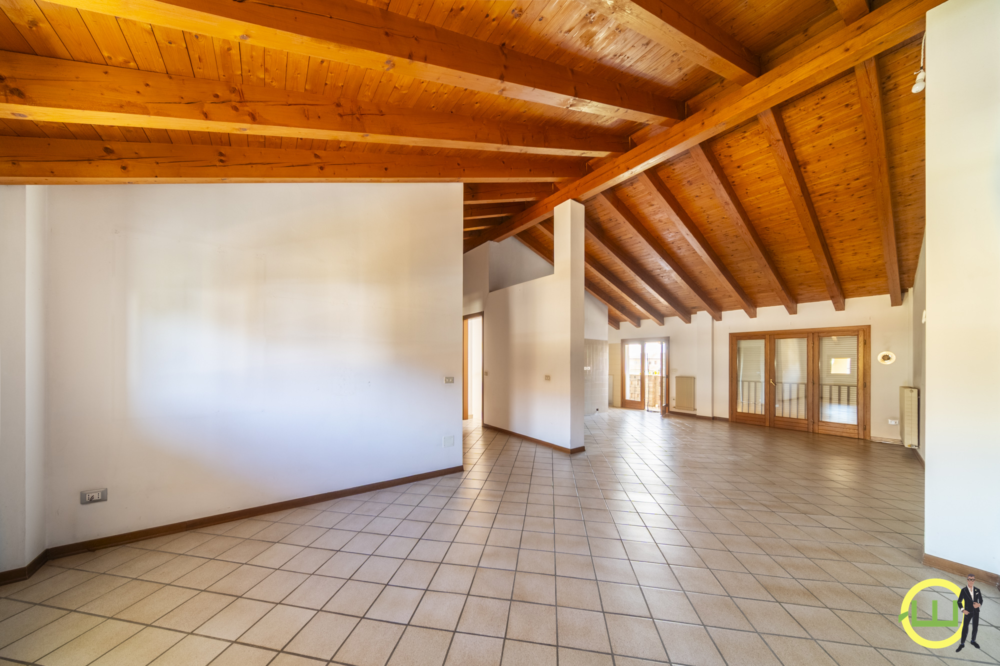 Immagine di LUMINOSO ED AMPIO TRICAMERE IN PIENO CENTRO A RIVIGNANO