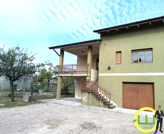 Media numero 6 di VILLA DI TESTA IN PIENO CENTRO A CORMONS