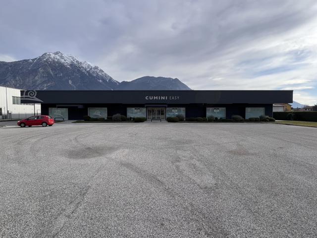 Media numero 1 di NEGOZIO FRONTE STATALE PERFETTO 1050 MQ (GEMONA DEL FRIULI)