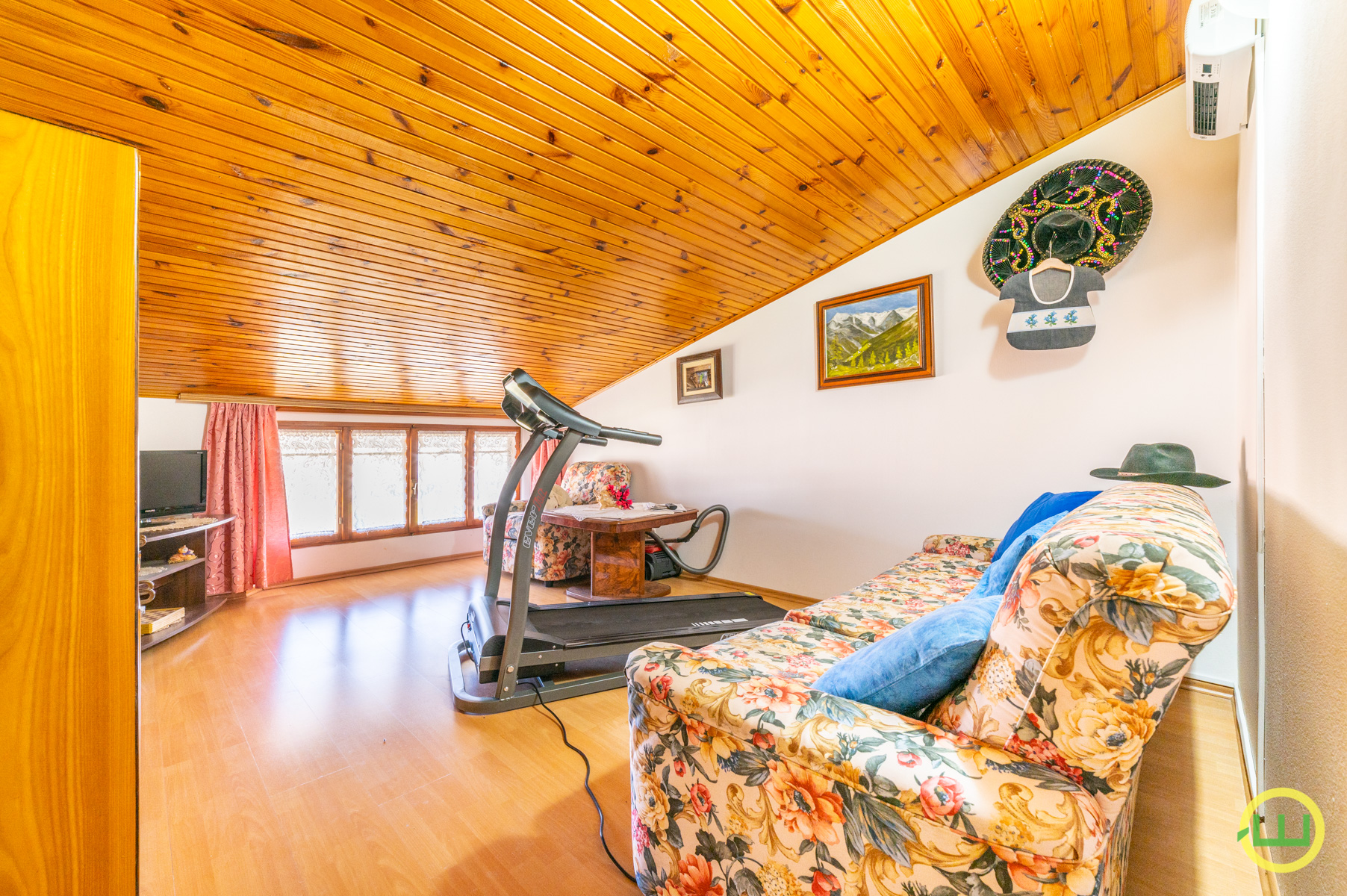 Media numero 10 di BELLISSIMO APPARTAMENTO MANSARDATO A BUJA!