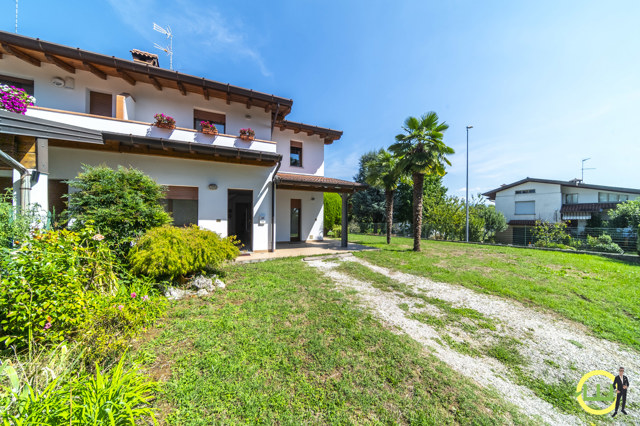 Media numero 22 di CASSACCO VILLA A SCHIERA DI TESTA ARREDATA!