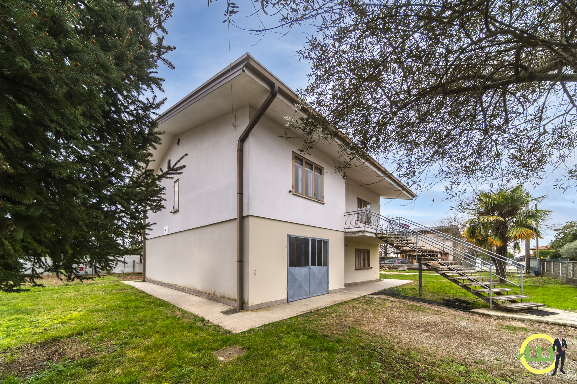 Media numero 5 di SPAZIOSA VILLA CON GIARDINO DA SOGNO A CAPRIVA DEL FRIULI