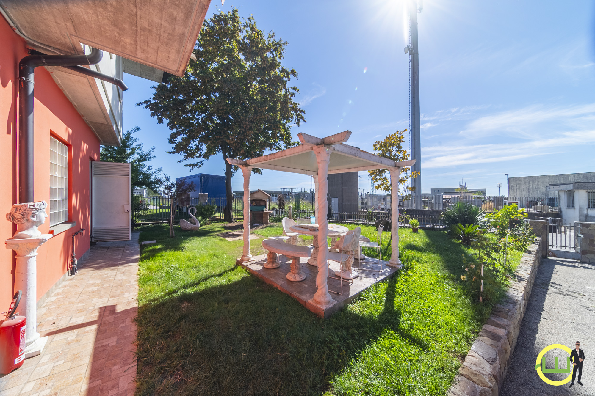 Media numero 20 di PORZIONE DI BIFAMILIARE CON GIARDINO E CAPANNONE ANNESSO
