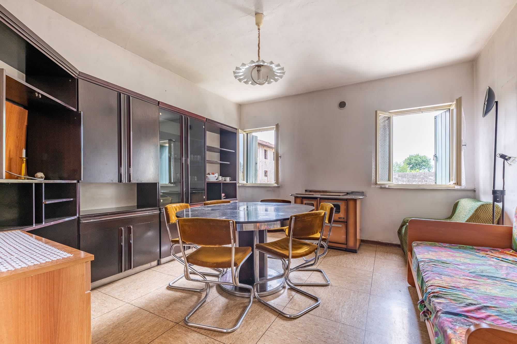 Media numero 21 di CASA SU TRE PIANI CON AMPIO ACCESSORIO DA RISTRUTTURARE A SEDEGLIANO