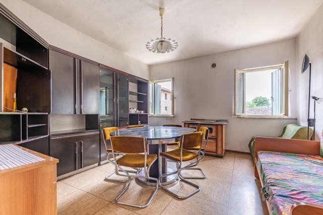 Media numero 21 di CASA SU TRE PIANI CON AMPIO ACCESSORIO DA RISTRUTTURARE A SEDEGLIANO