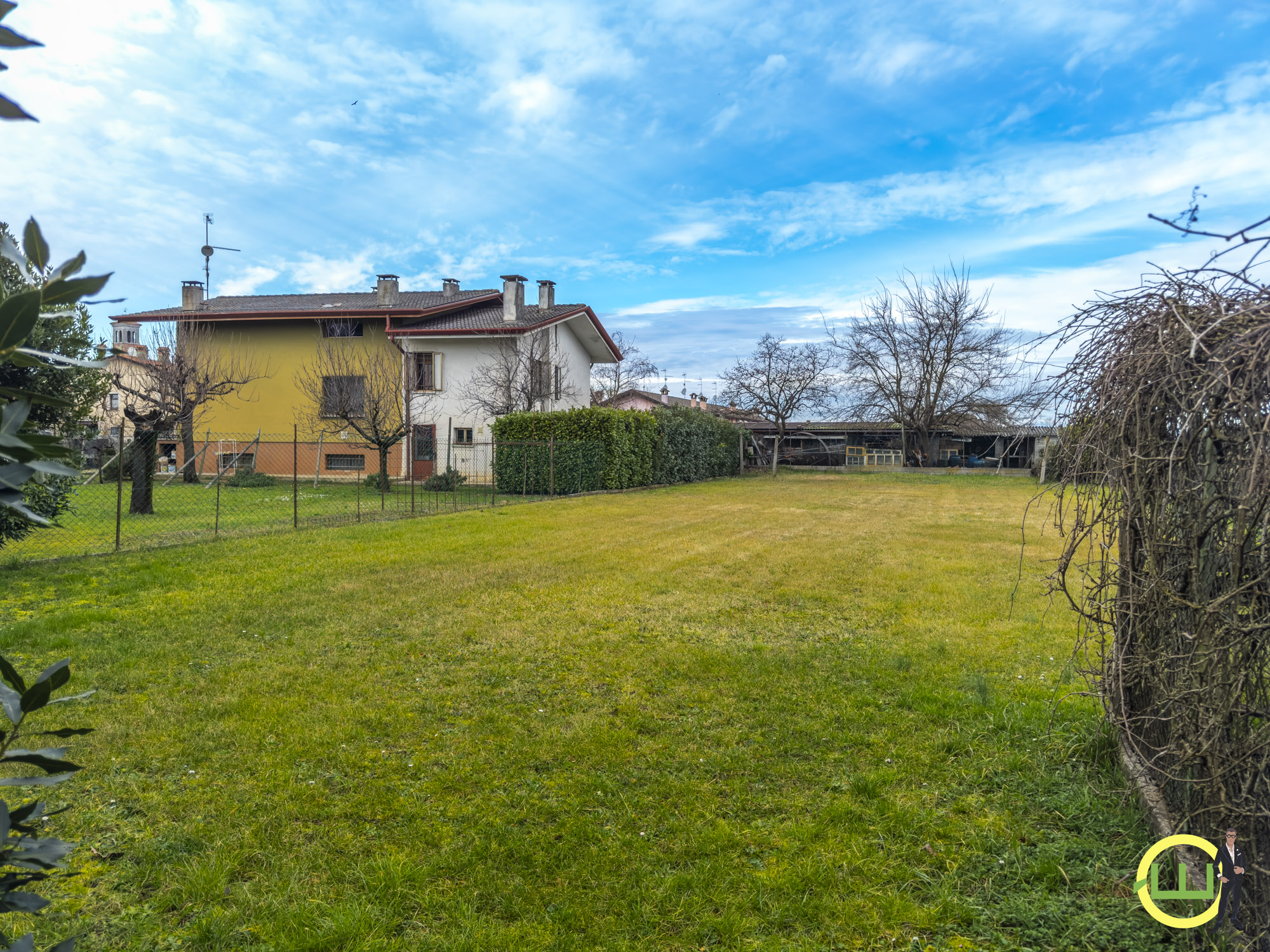 Media numero 26 di LUMINOSA PORZIONE DI VILLA CON AMPIO GIARDINO ESLUSIVO A MORSANO