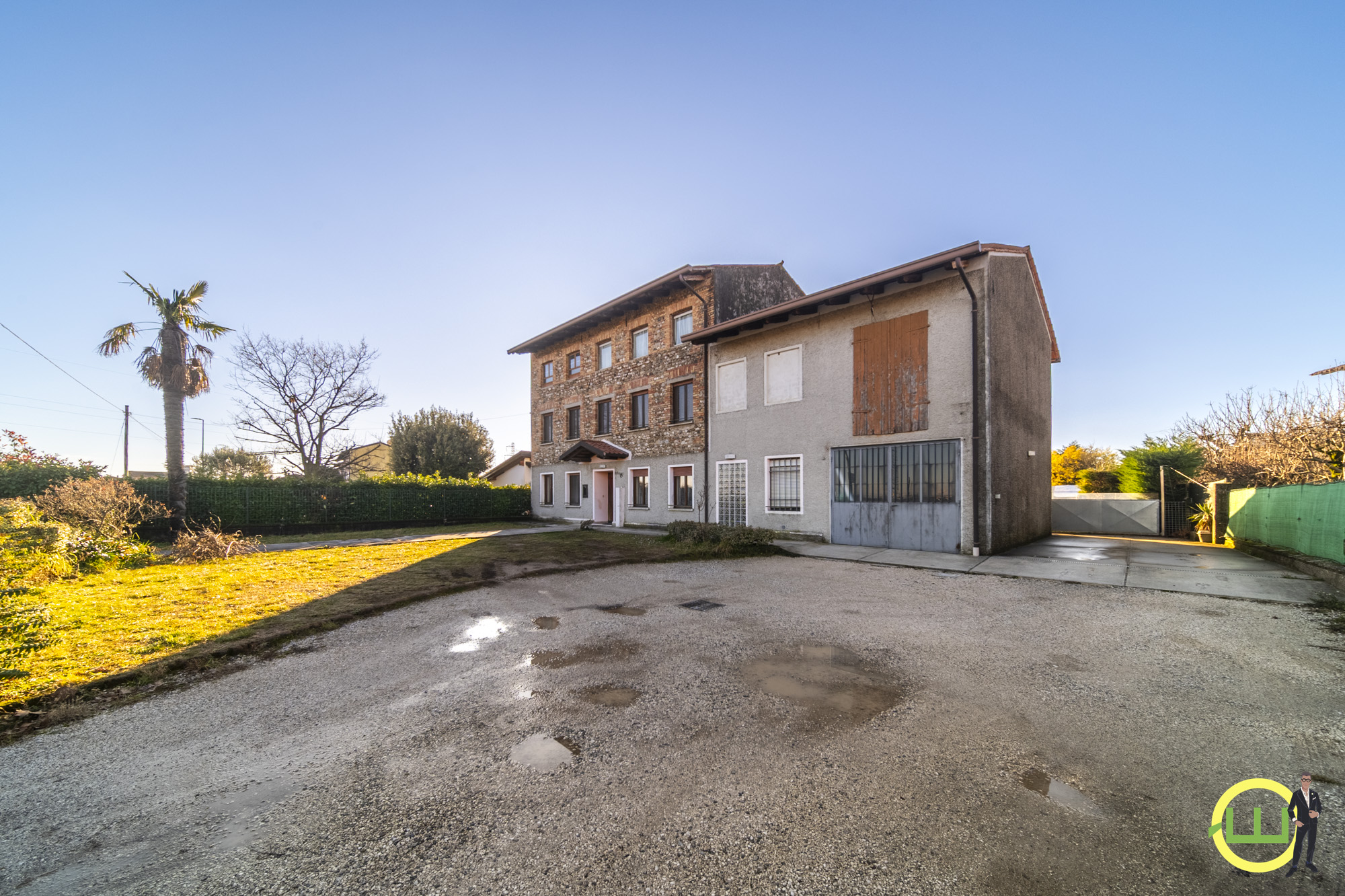 Media numero 31 di AMPIA CASA INDIPENDENTE CON TAVERNA, GARAGE E GIARDINO