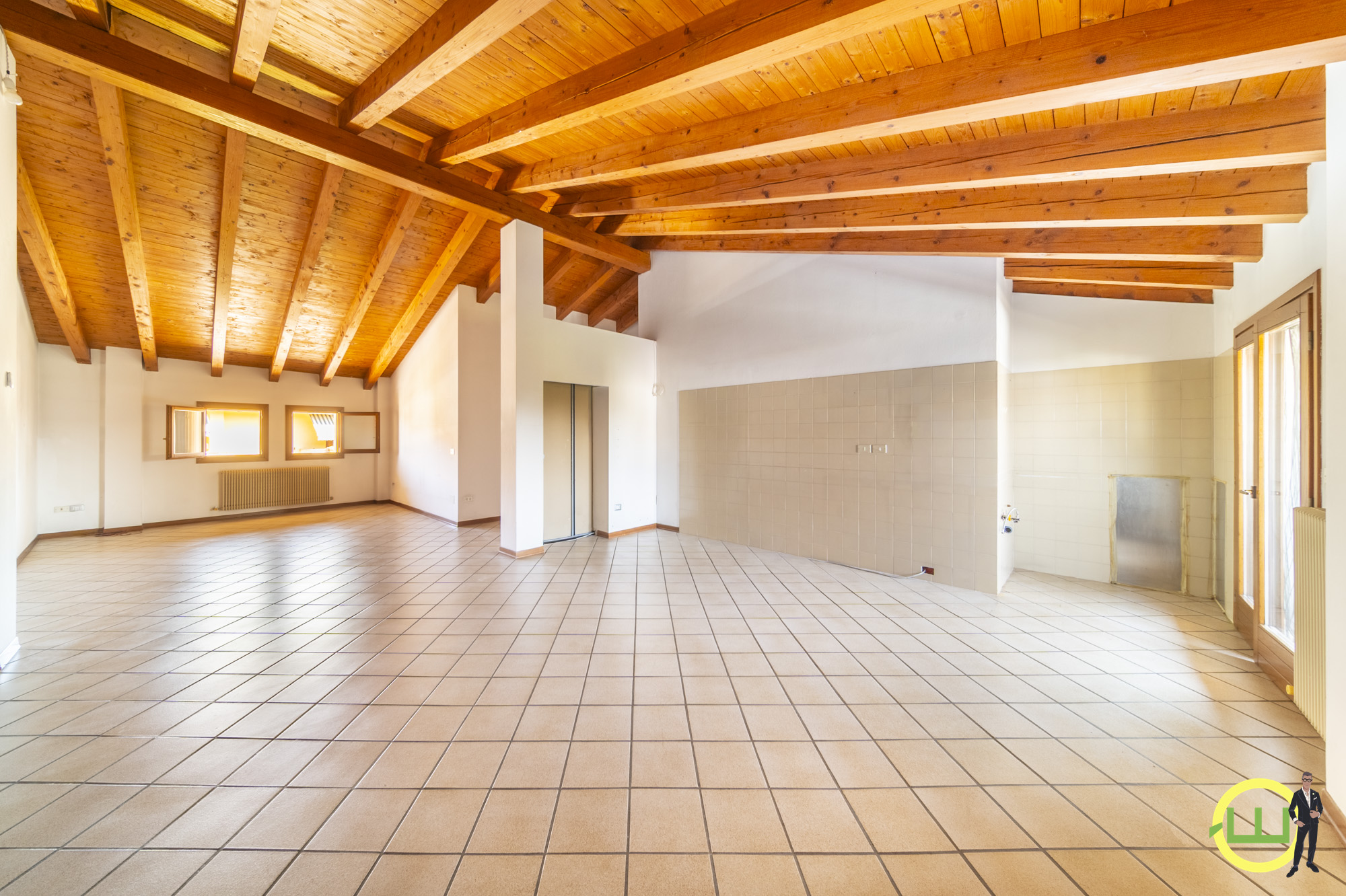 Media numero 8 di LUMINOSO ED AMPIO TRICAMERE IN PIENO CENTRO A RIVIGNANO