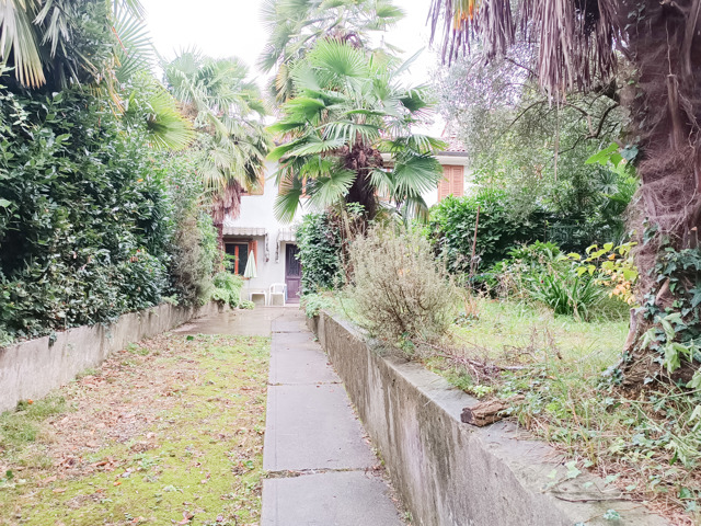 Media numero 4 di VENDUTA LA CASA DI TESTA CON VERDE ESCLUSIVO IN CENTRO A CORMONS