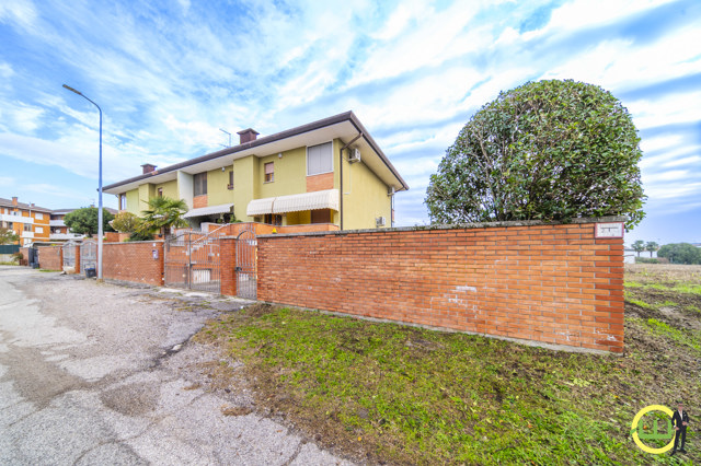 Media numero 40 di VILLASCHIERA DI TESTA IN PERFETTE CONDIZIONI (UD)