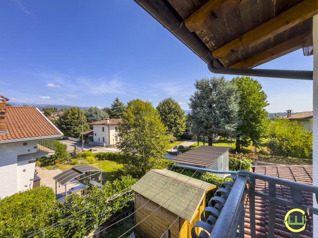 Media numero 20 di CASSACCO VILLA A SCHIERA DI TESTA ARREDATA!