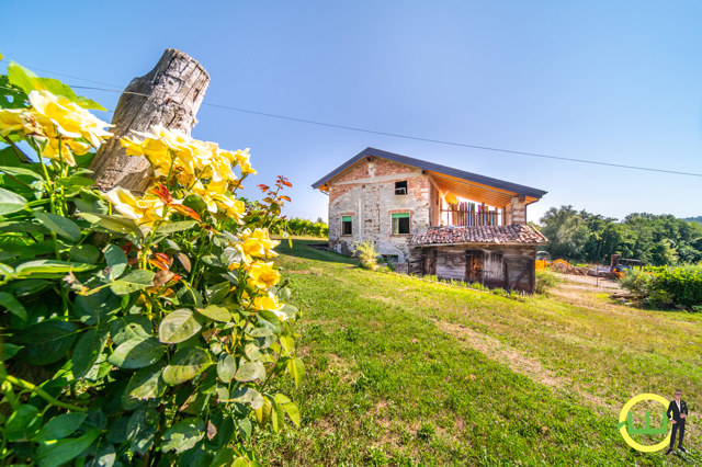 Immagine di CASALE DA RESTAURARE IN CONTESTO DA SOGNO A NOAX