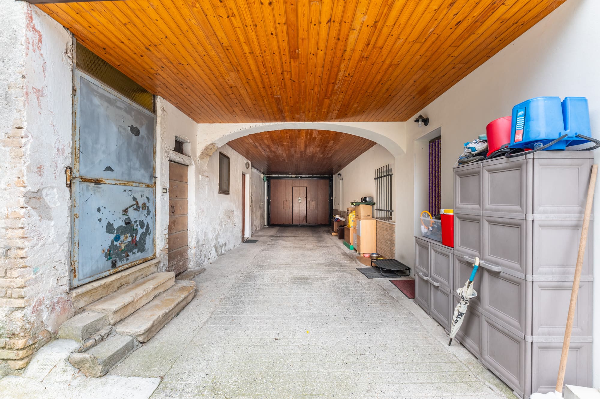 Media numero 20 di CASA SU TRE PIANI CON AMPIO ACCESSORIO DA RISTRUTTURARE A SEDEGLIANO