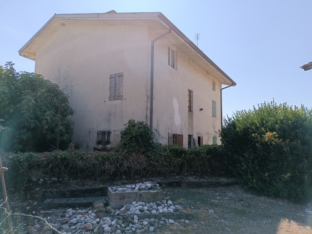 Media numero 3 di RUSTICO CON SPETTACOLARE GIARDINO NELLA FIABESCA GIASSICO DI CORMONS