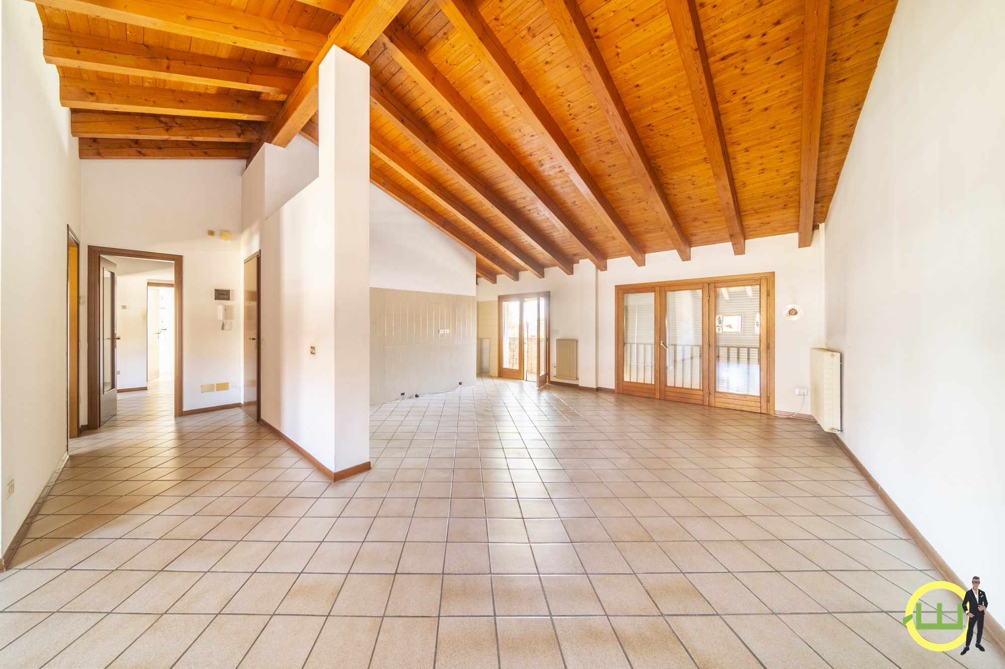 Media numero 6 di LUMINOSO ED AMPIO TRICAMERE IN PIENO CENTRO A RIVIGNANO