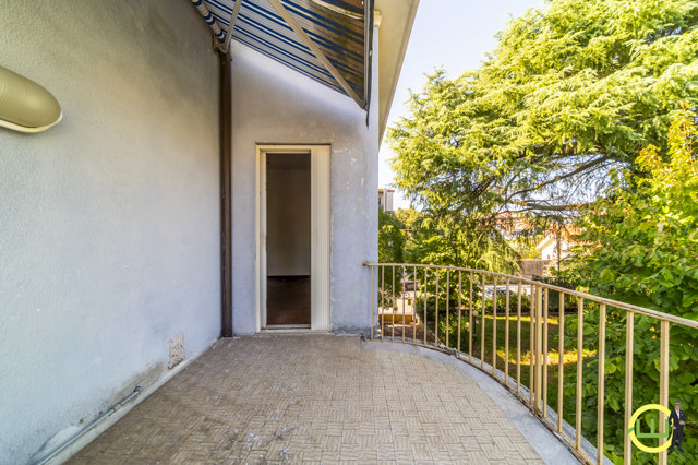 Media numero 32 di VILLA D'EPOCA CON 2 GENEROSI APPARTAMENTI E PARCO IN CENTRO A GORIZIA