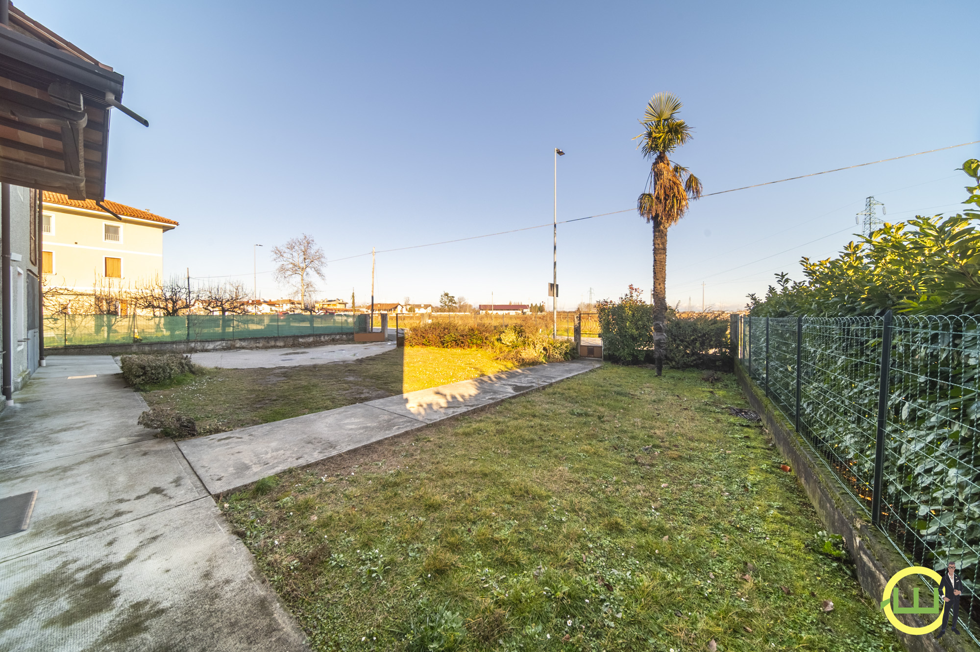 Media numero 28 di AMPIA CASA INDIPENDENTE CON TAVERNA, GARAGE E GIARDINO