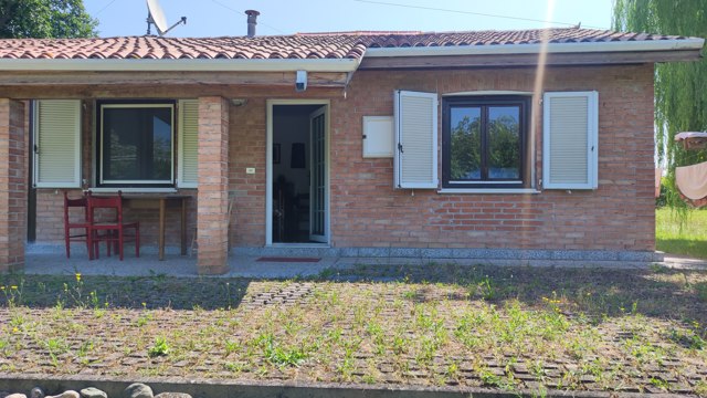 Media numero 1 di LUMINOSA BIFAMILIARE CIRCONDATA DAL VERDE A VARMO